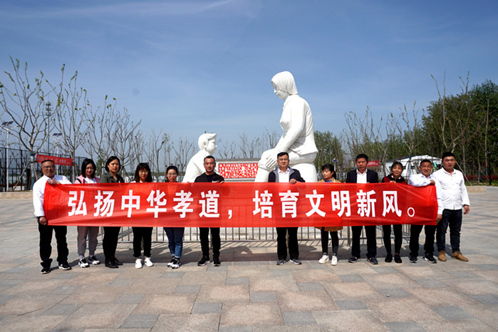 鏀儴鍏氬憳鍦ㄧ櫨鍠勫瓭鏂囧寲鍏洯鍚堝奖.JPG 鏀儴鍏氬憳鍦ㄧ櫨鍠勫瓭鏂囧寲鍏洯鍚堝奖.JPG